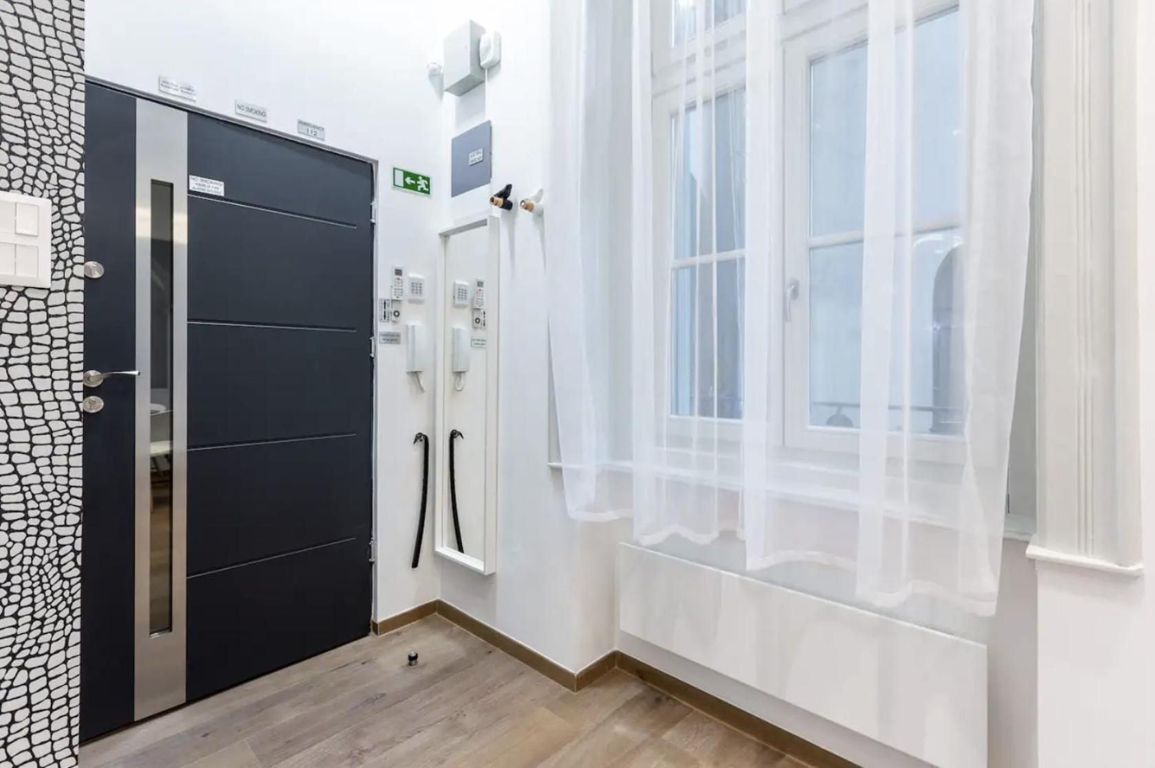 Premium Apartment By Hi5-King Street'S Luxury Budapesta Exterior foto